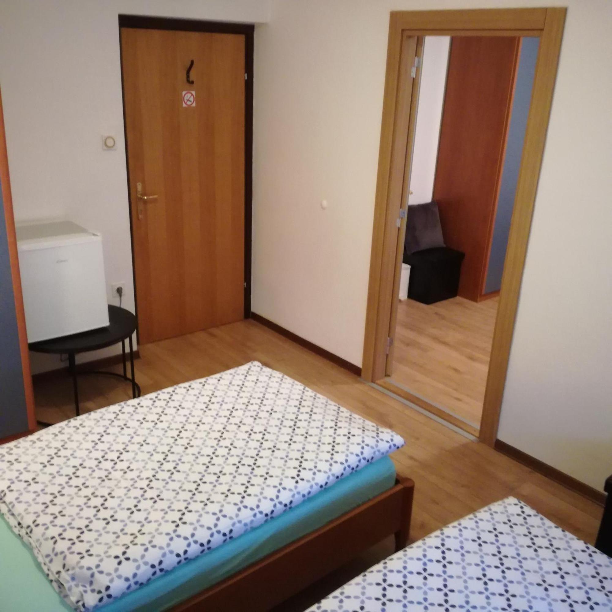 Rooms Kapelj Postojna Bilik gambar