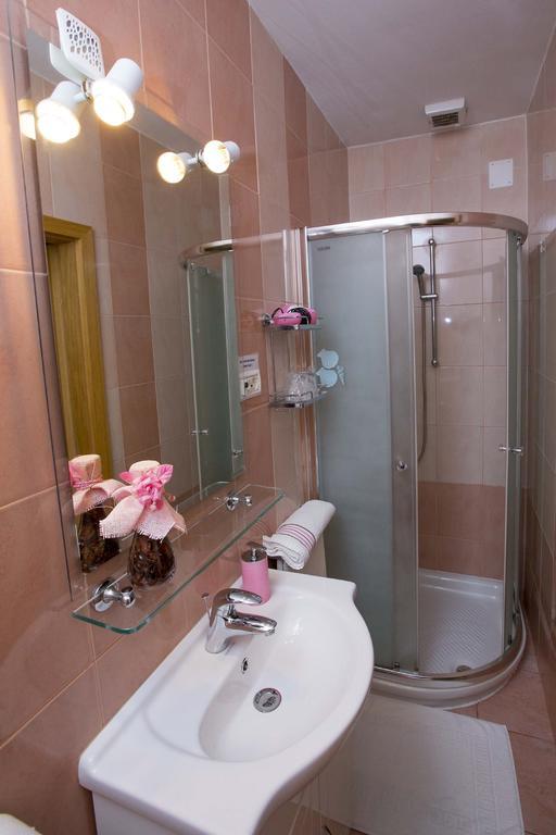 Rooms Kapelj Postojna Bilik gambar